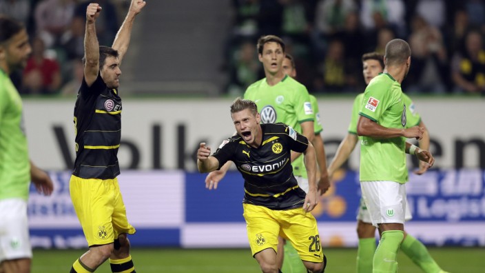 Bundesliga: Lukasz Piszczek und Sokratis: Viel Freude in Wolfsburg