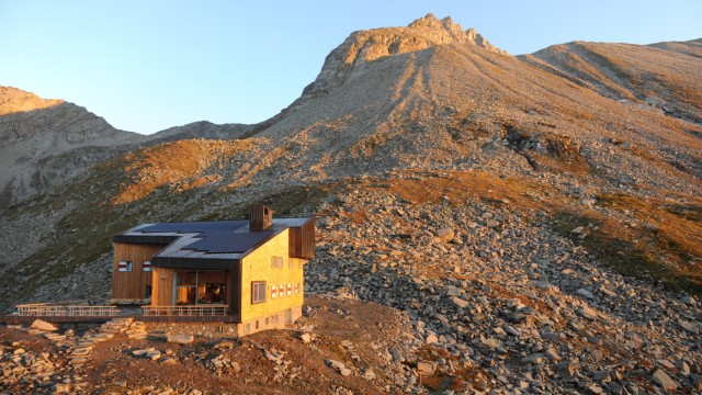Architektur: Die Edelrauthütte in den Zillertaler Alpen in Südtirol wurde 2015 neu erbaut und ist ein Beispiel gelungener Architektur.