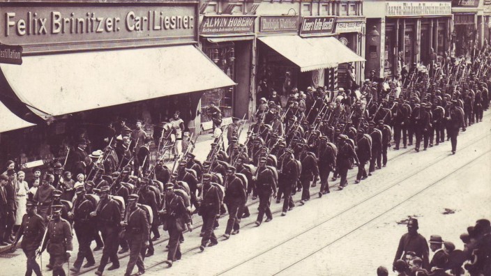 Erster Weltkrieg: Nach der Ankunft am Bahnhof von Görlitz zog das griechische Armeekorps 1916 mitten durch das Zentrum der Stadt.