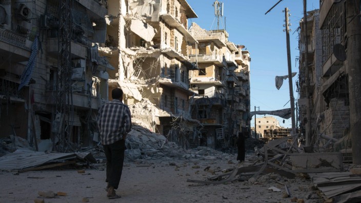 Ihr Forum: Nach Angaben von Aktivisten haben syrische und russische Kampfjets am Samstag den fünften Tag in Folge die Rebellengebiete im Osten Aleppos bombardiert.