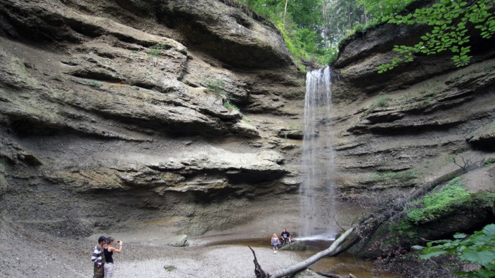 Naturschutzgebiet: Der Wasserfall am Ende der Pähler Schlucht ist für Ausflügler eine Attraktion.