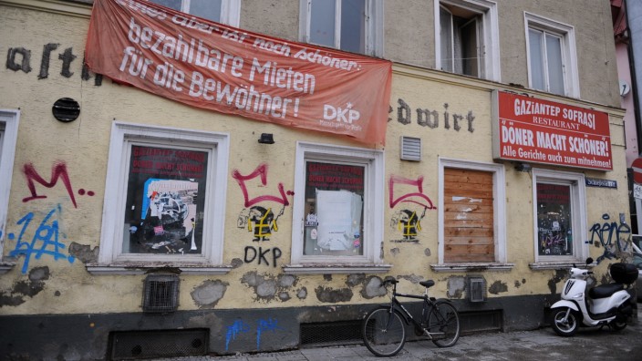 Auf den Spuren der Wut: Leerstehendes Haus im Münchner Westend: "Wir sollten da mal eine Diskussion anregen"