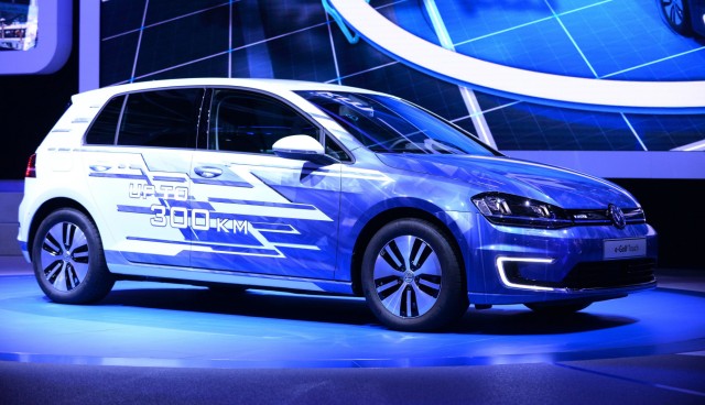 VW e-Golf auf dem Pariser Autosalon 2016.
