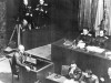Erwin Lahousen bei einer Aussage während des Prozesses in Nürnberg, 1945