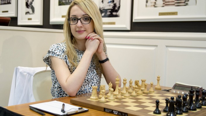 April 12 2015 St Louis Missouri U S IM NAZI PAIKIDZE prepares for her match at the 2015 U S; Schach WM Frauen