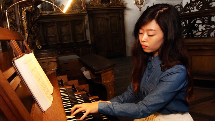 Sul Bi Yi spielt jetzt die Andechser Orgel; Sul Bi Yi spielt jetzt die Orgel