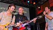 "Youporn-Party" im Schrannenclub: Kultur in der Schrannenhalle ist angesagt, wenn Abtprimas Notker Wolf und seine Band zur Gitarre greifen.