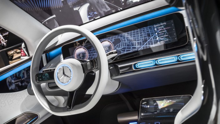 Mercedes-Konzeptstudie Generation EQ auf dem Pariser Autosalon 2016.