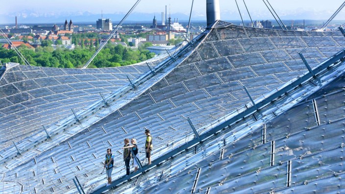 Events: Blick von oben: Die Tour über das Zeltdach des Olympiastadions dürfte eine Attraktion des Festivals sein.