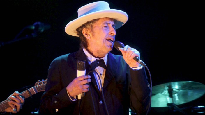 Bob Dylan wins 2016 Nobel Prize in Literature