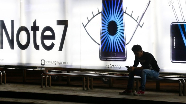 Samsung to stop production of Galaxy Note 7  phones after fire in