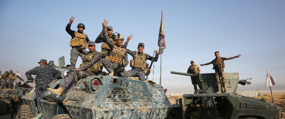 Irak: Siegesgewiss: Soldaten der irakischen Armee rund 45 Kilometer südlich von Mossul