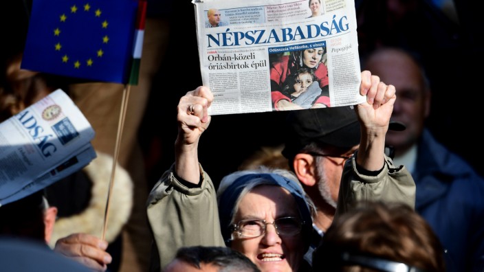 Pressefreiheit: Im Oktober wird in Budapest für den Erhalt der Zeitung Népszabadság protestiert.