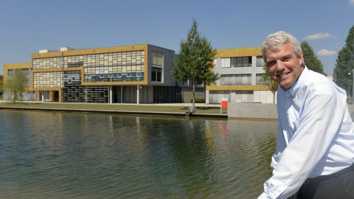 Infineon Neubiberg: Zehn Jahre residiert der Halbleiter-Hersteller Infineon am Campeon in Neubiberg. Jetzt verkündet Betriebsleiter Ralf Memmel, dass der Betrieb nochmal wächst.