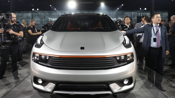 China: Mit viel Tamtam stellt Geely seinen neuen Kompakt-SUV vor. Der Name: 01. Es ist das erste Modell der Marke "Lynk&Co".