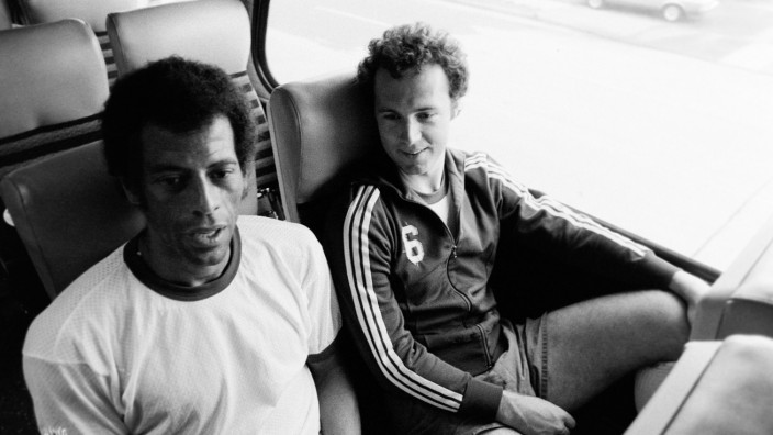 Fussball: Carlos Alberto und Franz Beckenbauer (beide, Cosmos New York)