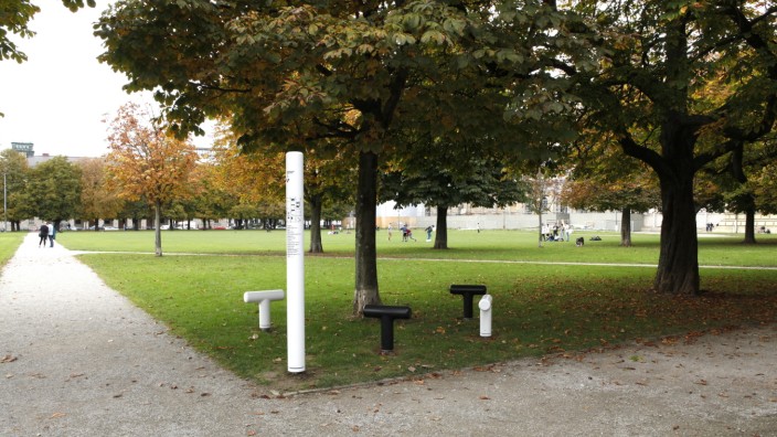 Museumsviertel: "Begleitsystem" nennen sich diese schlichten Stäbe im Kunstareal München.