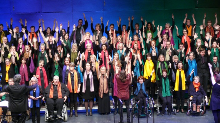 Inklusionsprojekt: 150 Laien singen in dem inklusive Gospelchor "Oh Happy Day" der Caritas Kontaktstelle für Menschen mit Behinderung Dachau, Fürstenfeldbruck und Erding.