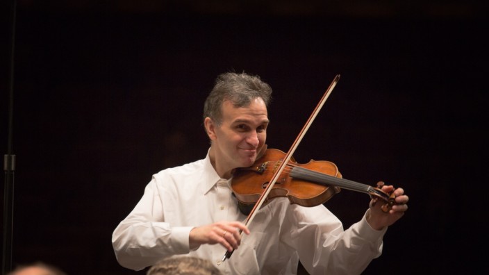 SZ-Adventskalender: Gil Shaham gilt derzeit als einer der besten Violinisten weltweit. Der 45-Jährige ist ein Münchner Publikumsliebling, seitdem er 2013/14 beim BRSO "Artist in Residence" war. Mit dem Orchester geht er Ende November auf Asien-Tournee.