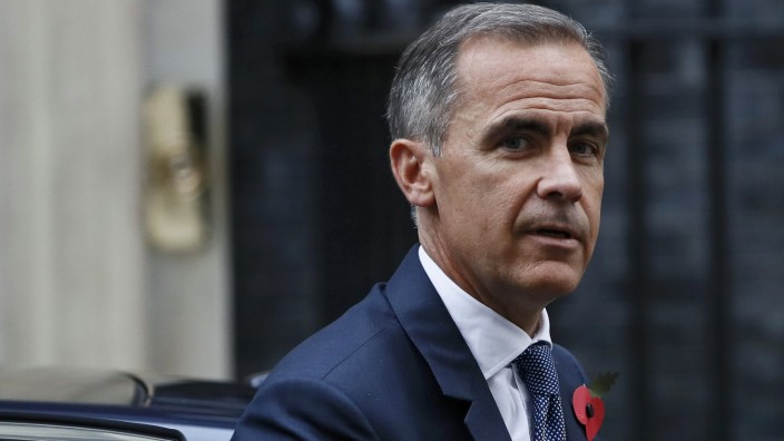 Bank of England governor Mark Carney arrives at Number 10 Downing Street in central London