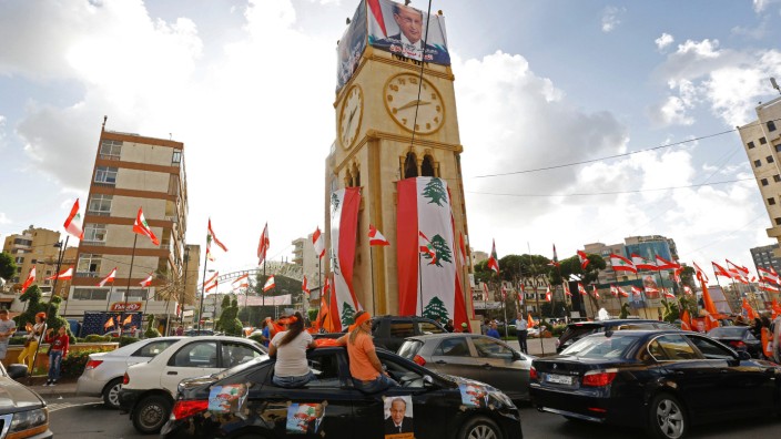 Libanon: Am Stadtrand von Beirut feiern Libanesen ihren neuen Präsidenten. Michel Aoun ist maronitischer Christ - eine der ältesten Religionsgemeinschaften des Landes.