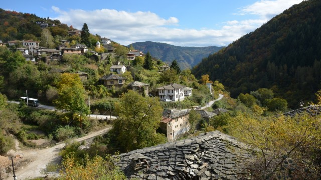 Bulgarien: Batschkovo mit seinem Ikonenschmuck liegt auf dem Weg in das Rhodopen-Dorf Kosovo.