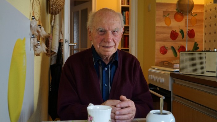 Sterbebegleitung: Der 93-jährige Georg Hellwig lebt nun alleine in seiner Wohnung in Giesing.