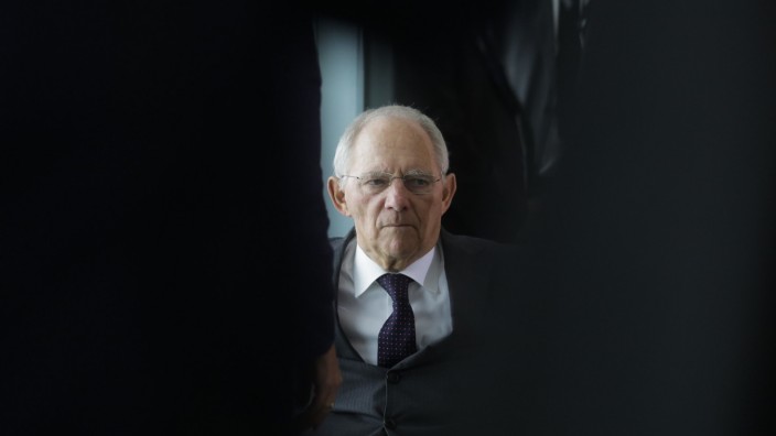 Steuerhinterziehung: Finanzminister Wolfgang Schäuble will außerdem Banken in die Pflicht nehmen.