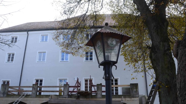 Markt Indersdorf: Der Rohbau der Loggia für die Getränke- und Essensausgabe im Indersdorfer Klosterbiergarten ist schon fertiggestellt.