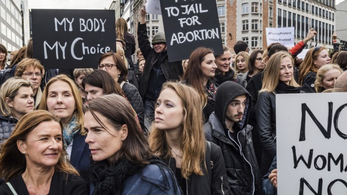 Verhütung: Auch in Brüssel protestierten im Herbst Menschen gegen das geplante Abtreibungsverbot in Polen.
