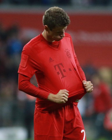 Thomas Müller FC Bayern München Enttäuschung und Wut nach dem Spielschluß Fussball Allianz A