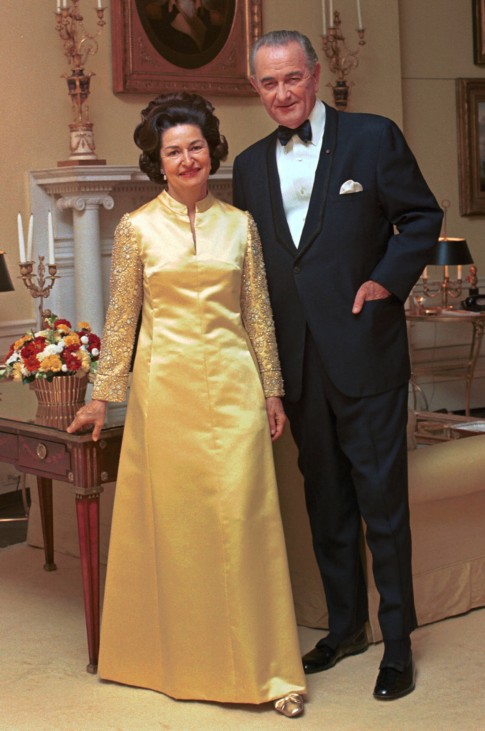 UNDATED PHOTOGRAPH OF LADY BIRD JOHNSON WITH HUSBAND LYNDON JOHNSON AT WHITE HOUSE