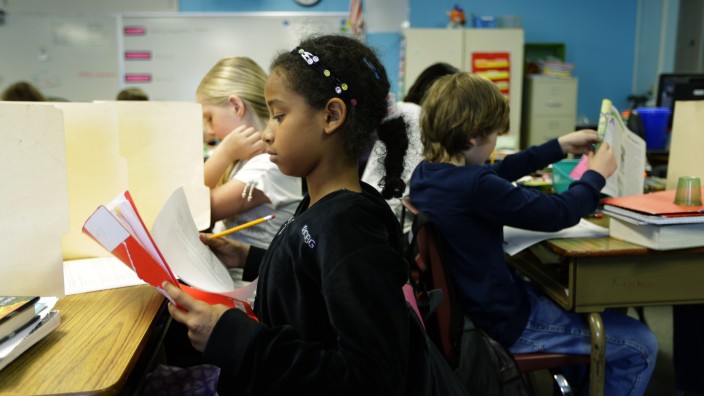 Pearson: Kinder in einer Grundschule in Lacey, Washington: Bildung wird heute anders vermittelt als früher.