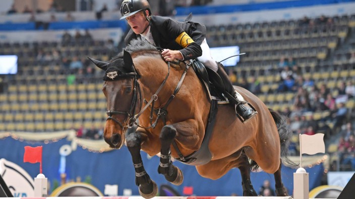 Marcus EHNING GER auf Cristy Aktion Sprung Rider of the year Springreiten Reiten Munich Indoors 2; Pferdesport
