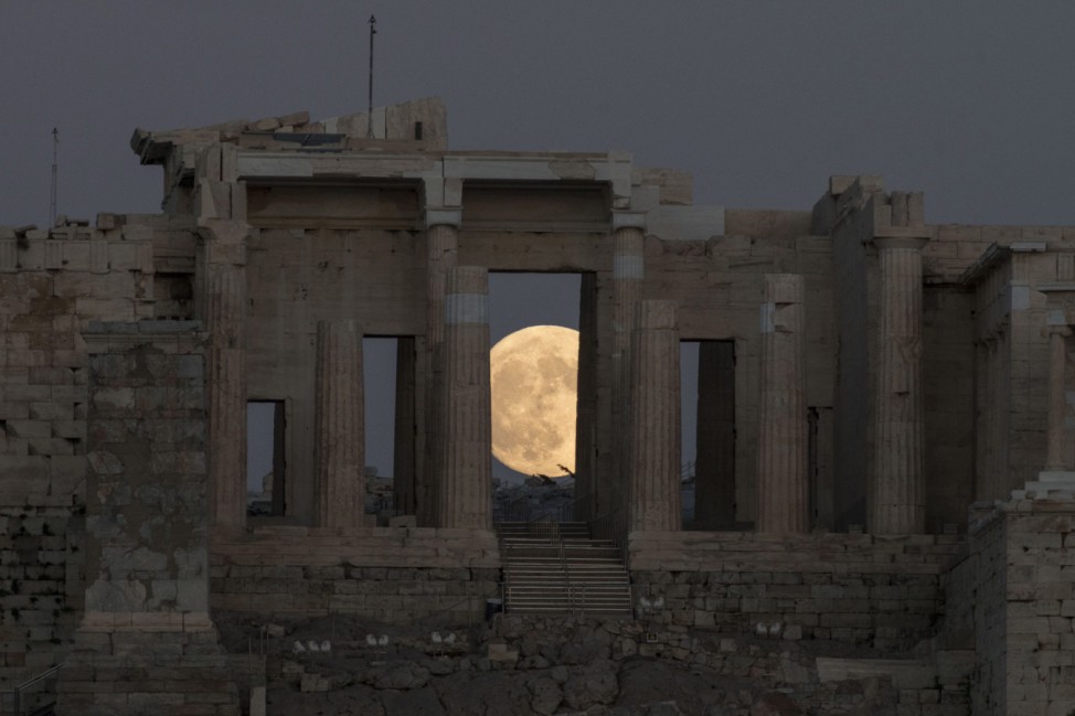 Full moon in Athens