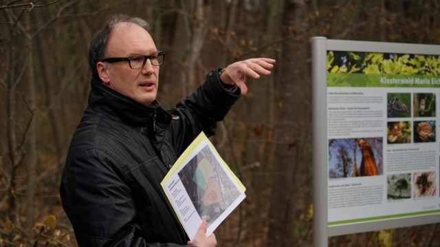 Planegg: Michael Wagner stellte die neuen Infotafeln für die Waldspaziergänger vor.