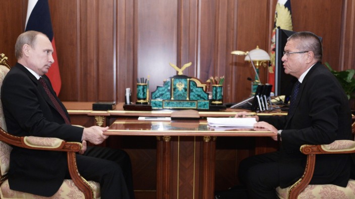 Russland: Präsident Wladimir Putin und Wirtschaftsminister Alexej Uljukajew vor zwei Jahren bei einem Gespräch im Kreml.