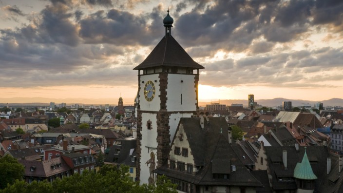 Kriminalität: Ja, Freiburg mit seinem historischen Zentrum (im Vordergrund das Schwabentor) ist sauber und fein, aber auch gefährlich.
