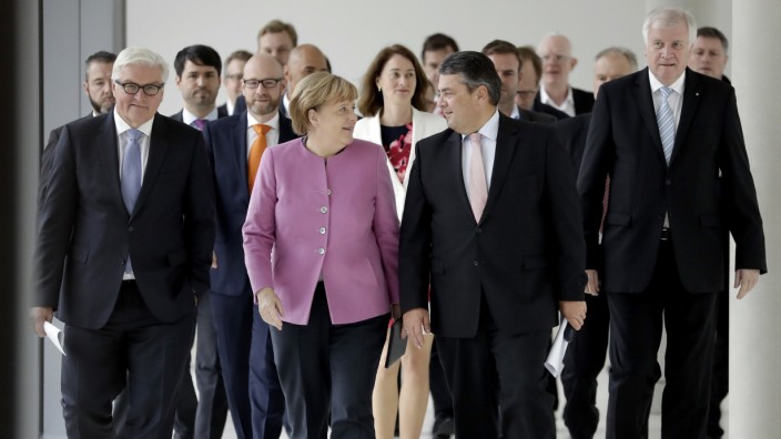 Koalition nominiert Steinmeier: Außenminister Frank-Walter Steinmeier (von links) und die Parteichefs Angela Merkel (CDU), Sigmar Gabriel (SPD) und Horst Seehofer (CSU).