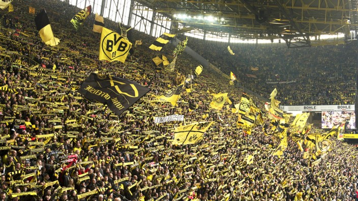 Feature Blick auf die Suedtribuene und den Fans von Dortmund Fussball 1 Bundesliga Saison 2015