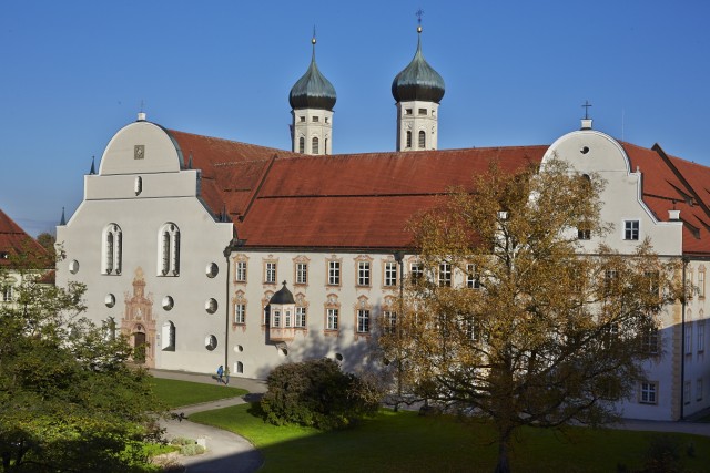 Basilika Herbstlaub Kloster Benediktneuern