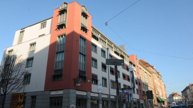 Pasing: Das umfangreich sanierte Gebäude des Hotelgasthofs "Zur Post" nahe dem Pasinger Marienplatz soll nun einem Wohnhaus weichen.