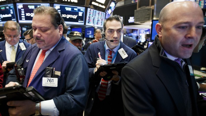 DOW Passes 19,000 New York Stock Exchange