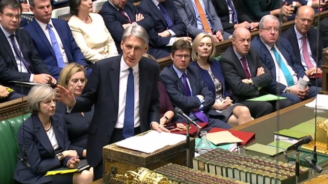 Großbritannien: Schatzkanzler Philip Hammond stellte im Parlament die Prognose der staatlichen Steuerschätzer vor.