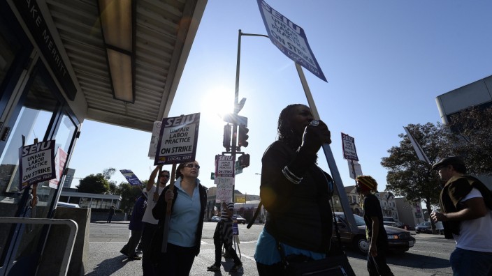 Transport workers' strike unleashes traffic chaos in San Francisc