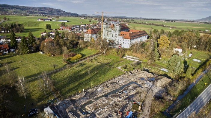 Archäologische Funde in Schlehdorf: Ein Luftbild von 2016 zeigt die Ausgrabungen am Kloster Schlehdorf.