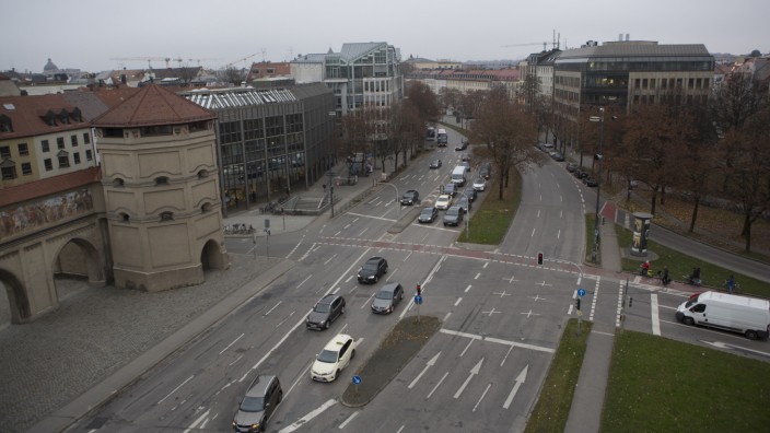 Altstadt/Lehel: Umbau: Der Altstadtring soll schmäler werden, auch die Straßenschneise mit den Grünstreifen und der Abbiegespur (rechts) wird gestutzt.