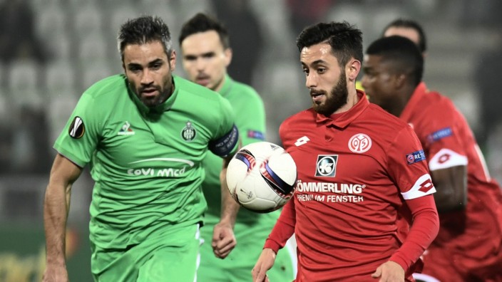 Europa League: Auch Yunus Malli (rechts) brachte den Ball nicht im Tor unter. Das 0:0 ist zu wenig für Mainz.