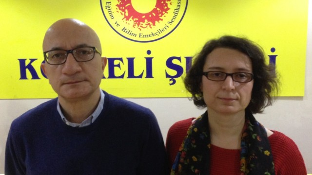 Wissenschaft: Yücel Demirer und Derya Keskin verloren ihre Jobs an der Kocaeli-Universität. In den Räumen ihrer Gewerkschaft organisieren sie die "Solidaritäts-Akademie".