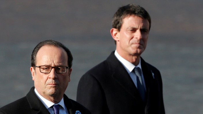 France's President Francois Hollande and Prime Minister Manuel Valls review troops as they attend a commemoration ceremony for Armistice day in Paris